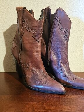 BCBG Brown Leather Pointed Toe Western Ankle Boots. Never Worn
